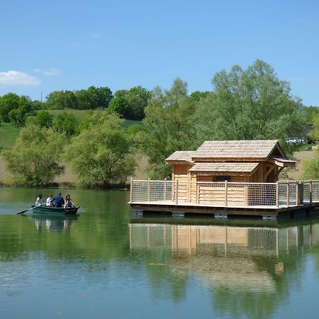 ホテルCabanes Flottantes Du Lac De Pelisse Douzains エクステリア 写真