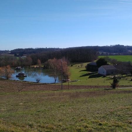 ホテルCabanes Flottantes Du Lac De Pelisse Douzains エクステリア 写真