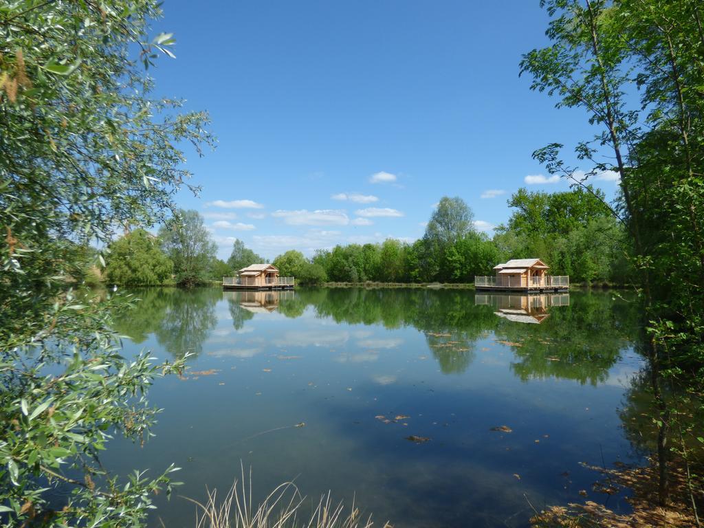 ホテルCabanes Flottantes Du Lac De Pelisse Douzains エクステリア 写真