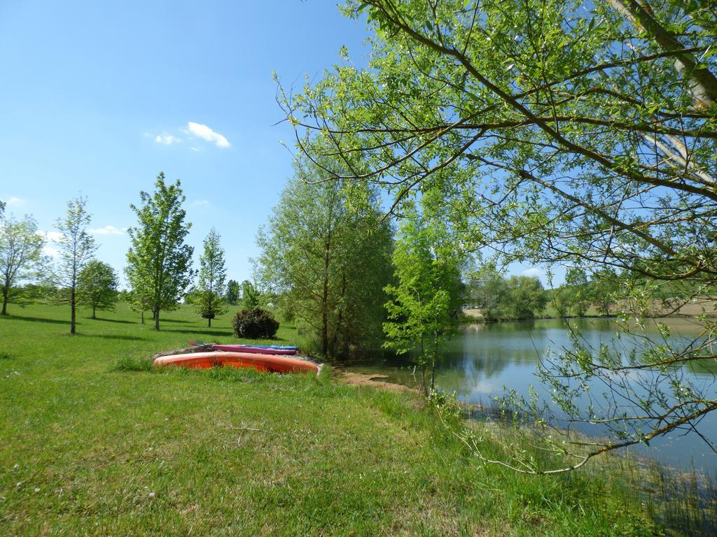 ホテルCabanes Flottantes Du Lac De Pelisse Douzains エクステリア 写真