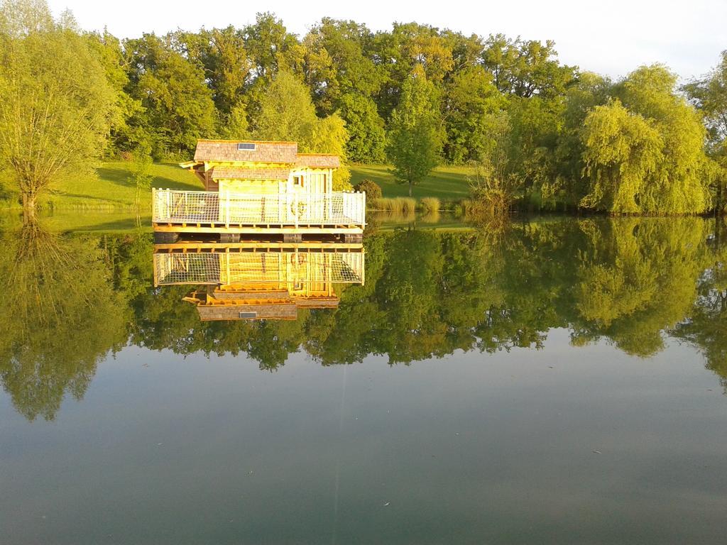 ホテルCabanes Flottantes Du Lac De Pelisse Douzains エクステリア 写真