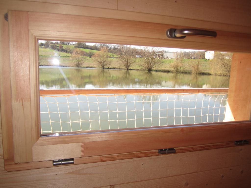 ホテルCabanes Flottantes Du Lac De Pelisse Douzains 部屋 写真
